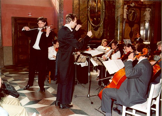 Orchestr 'Sinphonica academica' v Zrcadlov sni Klementina 17.kvtna 1998